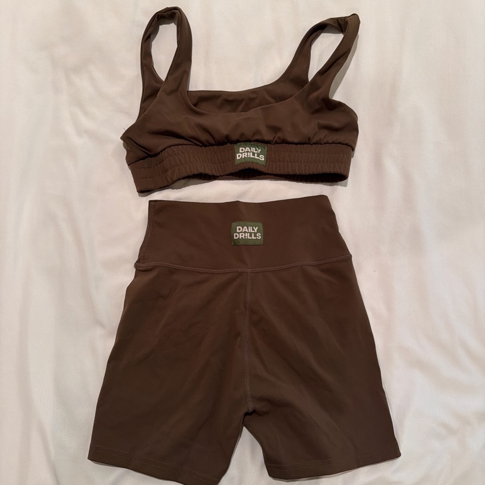 Daily drills coco go! Reversible scoop bra and biker shorts set